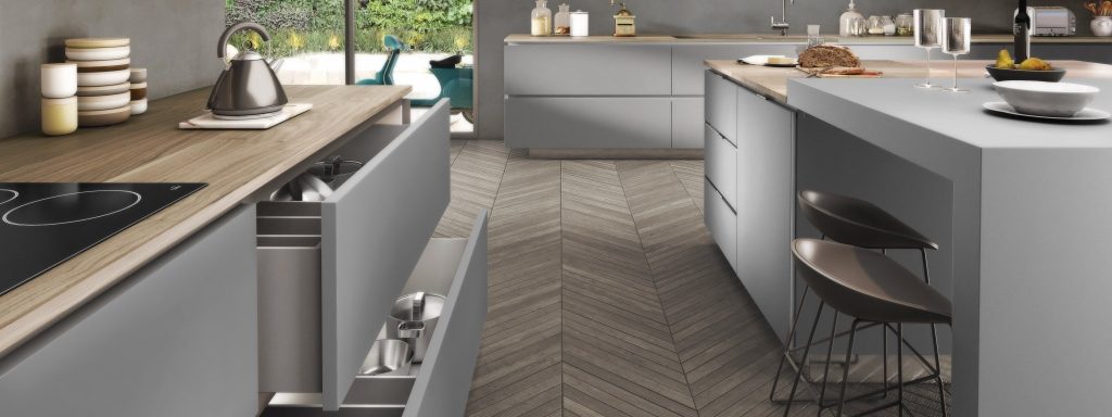 Tendência em alta: metalizados no design de móveis 