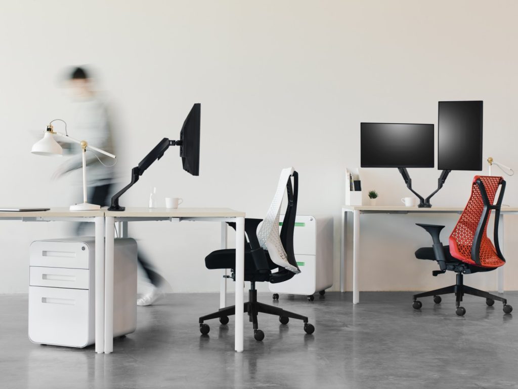 Escritório ou Home Office com itens Häfele